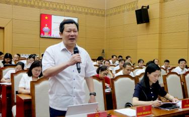Giám đốc Sở GD-ĐT tỉnh Vương Văn Bằng giải trình ý kiến của các đại biểu tại Phiên giải trình ngày 24/7 do HĐND tỉnh Yên Bái tỏ chức.