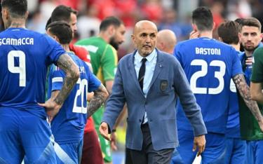 HLV Luciano Spalletti tiếp tục dẫn dắt Italia