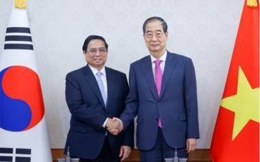 Thủ tướng Phạm Minh Chính  và Thủ tướng Hàn Quốc Han Duck-soo.