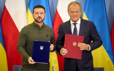 Ông Zelensky và Thủ tướng Ba Lan Tusk ký thỏa thuận an ninh. Ảnh: Văn phòng Tổng thống Ukraine