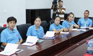 4 nữ trọng tài trong khoá học VAR do VFF, VPF tổ chức