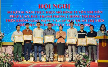 Lục Yên khen thưởng các quản trị viên trang, nhóm mạng xã hội có thành tích trong tuyên truyền, đấu tranh phòng chống tội phạm trên không gian mạng