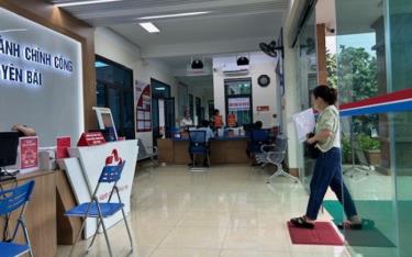 Người dân đăng ký làm m88 mới nhất hôm này thủ tục hành chính về đất đai tại Trung tâm phục vụ hành chính công thành phố Yên Bái.