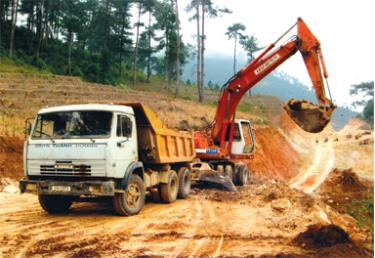 Mở đường lên vùng cao.