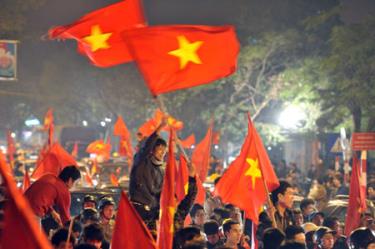 Cổ động viên Việt Nam luôn sát cánh cùng đội tuyển.