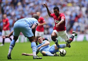 Không ngăn được Nani tỏa sáng, Man City phải trả giá quá đắt.