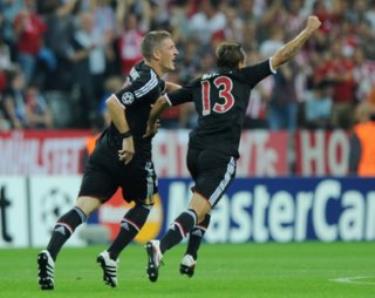 Bayern Munich đã dễ dàng giành chiến thắng ở trận lượt đi vòng play-off Champions League