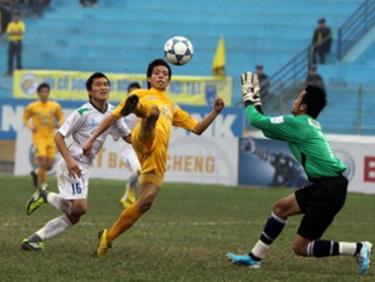 Trận Hà Nội T&T hòa SLNA 0-0 ở lượt đi trên sân Hàng Đẫy.
