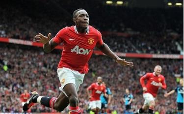 Welbeck ăn mừng bàn thắng mở tỉ số cho Man Utd.