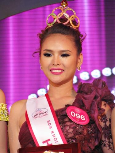 Hoa khôi thể thao 2012 Lại Hương Thảo đến từ Quảng Ninh.