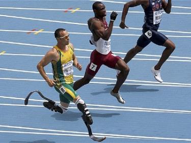 Oscar Pistorius đã đi vào lịch sử điền kinh Olympic.