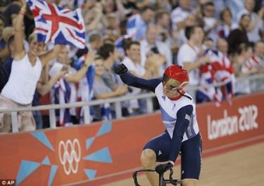 Các VĐV của Vương quốc Anh như Sir Chris Hoy đang trải qua một kì Olympic thành công.