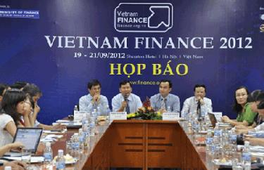 Họp báo công bố Hội thảo - Triển lãm Tài chính Việt Nam 2012.