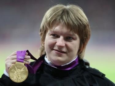 IOC đã tước chiếc huy chương vàng Olympic mà Ostapchuk giành được hôm 6/8.