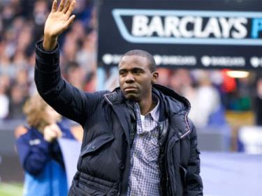 Fabrice Muamba xúc động từ giã sự nghiệp sân cỏ.