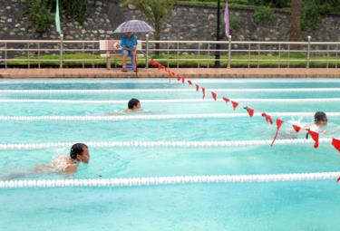 Các VĐV tham gia nội dung thi 50m bơi ếch nam