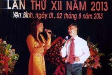 Tiết mục song ca của xã Văn Lãng đoạt giải nhất Hội diễn nghệ thuật quần chúng - Trình diễn trang phục dân tộc huyện Yên Bình năm 2013.