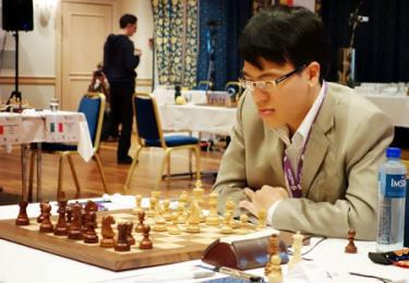 Quang Liêm đã có một trận đấu khá căng thẳng với nhà vô địch thế giới Peter Svidler

