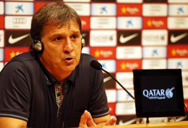 Tata Martino đả kích mạnh mẽ chính sách chuyển nhượng của Real
