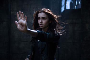 Ngôi sao trẻ Lily Collins thủ vai Clary Fray trong Thành phố Xương
