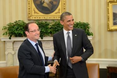 Tổng thống Pháp Hollande (trái) ủng hộ Mỹ tấn công Syria.