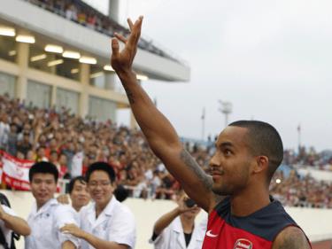 Arsenal của Walcott sẽ đấu trận mở màn Giải Ngoại hạng Anh với Aston Villa đêm 17-8.