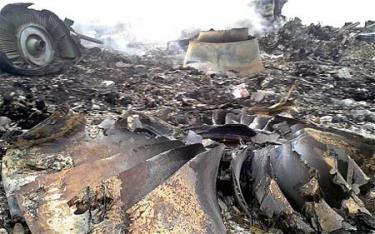 Hiện trường máy bay MH17 rơi  tại khu vực Donetsk