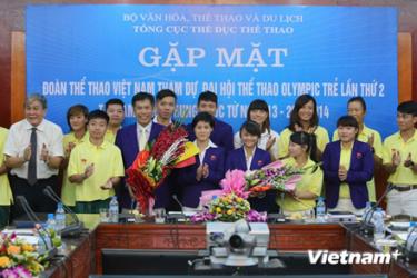 Buổi gặp mặt diễn ra thân tình, đầm ấm.