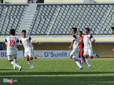 U19 Việt Nam ăn mừng chiến thắng cực kỳ quan trọng trước đối thủ Indonesia.