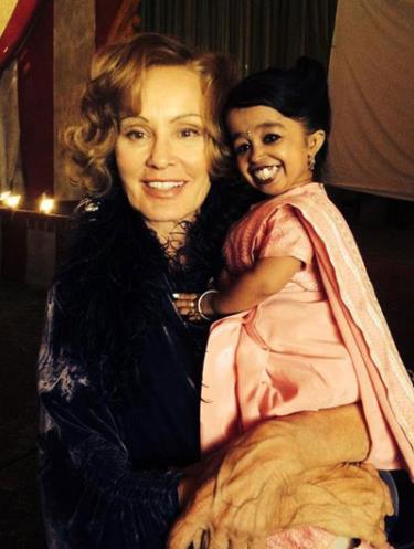 Jessica Lange và Jyoti Amge