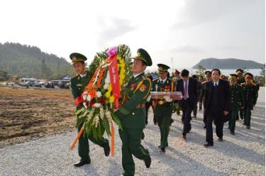 Đại diện Bộ chỉ huy BĐBP Quảng Bình dâng hương viếng Đại tướng dịp sinh nhật Đại tướng tròn 104 tuổi.