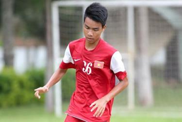 Trung vệ Trần Anh Thi.