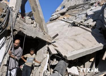 Một tòa nhà bị phá hủy trong các vụ không kích ở Gaza.