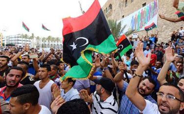 Người dân Libya biểu tình đòi chấm dứt xung đột.