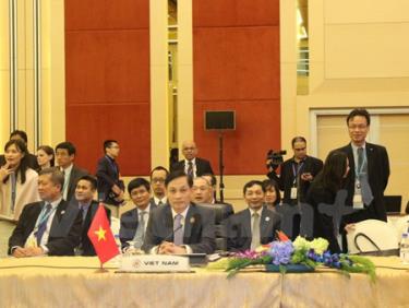 Thứ trưởng Lê Hoài Trung, Trưởng SOM Việt Nam tại các hội nghị.