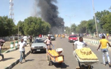 Hiện trường vụ đánh bom một khu chợ ở Maiduguri, bang Borno, Nigeria, ngày 31/7. (Nguồn: AFP)