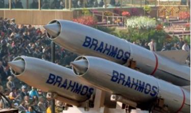 Ấn Độ sẽ triển khai 100 tên lửa Brahmos tới biên giới với Trung Quốc.