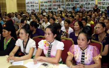 Một buổi tập huấn kiến thức phòng chống mua bán người, lồng ghép với các kiến thức pháp luật khác cho dafabet khuyến mãi viên tại dafabet khuyến mãi Phụ nữ tỉnh.
