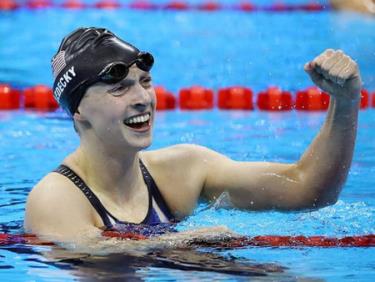 Katie Ledecky hướng đến tấm huy chương vàng thứ tư khi thi đấu chung kết 800m nữ.