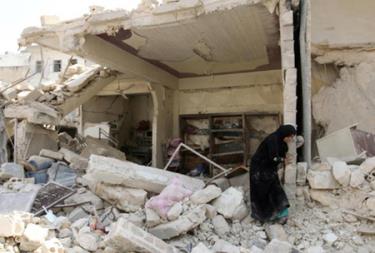 Cảnh đổ nát sau một cuộc không kích vào vùng Bab al-Nairab do phiến quân kiểm soát ở thành phố Aleppo, Syria.