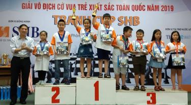 Trao giải cho các kỳ thủ