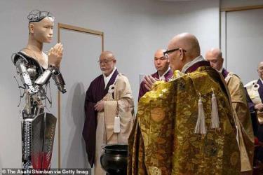 Robot Kannon tại chùa Kodaiji.