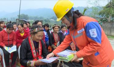 Công ty Điện lực Yên Bái triển khai hành trình văn hóa doanh nghiệp để xây dựng hình ảnh cán bộ công nhân viên phục vụ khách hàng chuyên nghiệp, hiệu quả.