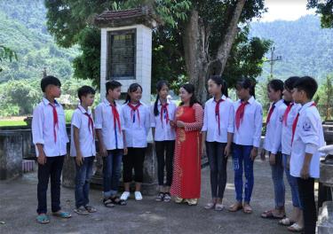 Trường Tiểu học và THCS xã Việt Hồng, huyện Trấn dafabet khuyến mãi luôn chú trọng giáo dục truyền thống cách mạng cho thế hệ trẻ.
