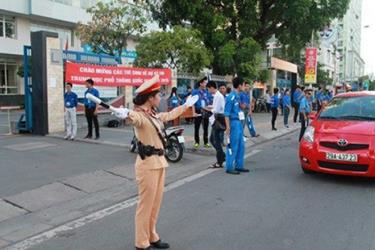 Tạo điều kiện thuận lợi nhất cho thí sinh đi thi, không để thí sinh đến điểm thi muộn do ùn tắc giao thông - Ảnh minh họa