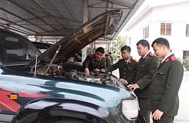 Cán bộ, chiến sĩ Phòng Hậu cần, Công an tỉnh quản lý phương tiện vận tải, đáp ứng yêu cầu công tác.