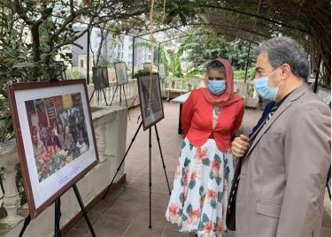 Visitors to the exhibition on General Vo Nguyen Giap in Algiers.