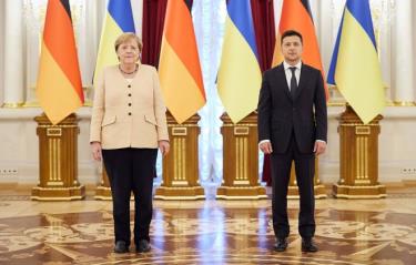 Cuộc gặp của Thủ tướng Đức Angela Merkel và Tổng thống Ukraine Volodymyr Zelensky diễn ra tại Cung điện Marinsky ở thủ đô Kiev.