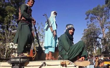 Các tay súng Taliban trên đường tiến vào thủ đô Kabul.