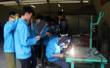 Một tiết học thực hành của sinh viên Trường Cao đẳng nghề Yên Bái. ảnh minh họa